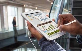 Note 8 tem como principal característica a caneta S Pen, que, além de escrever, aciona atalhos rápidos na tela(foto: Samsung/Divulgação) Note 8 tem como principal característica a caneta S Pen, que, além de escrever, aciona atalhos rápidos na tela(foto: Samsung/Divulgação)