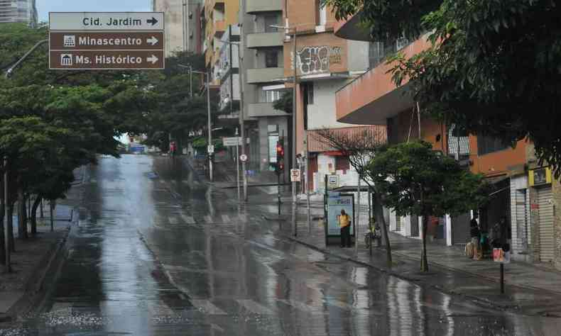 Avenida Amazonas no Centro de Belo Horizonte. Momento das chuvas.