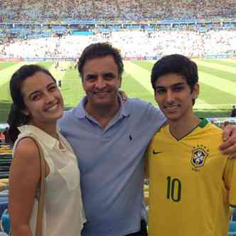 Acio em foto com a filha Gabriela e o sobrinho Matheus no Maracan (foto: Reproduo/Facebook)