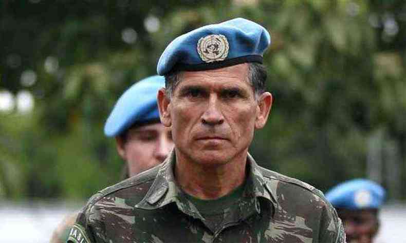 General Carlos Alberto dos Santos Cruz (foto: Thomas Mukoya/Reuters)