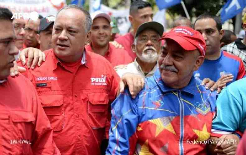 Diosdado Cabello (esquerda), junto ao chefe do governo de Caracas, Darío Vivas, em um ato político em 7 de agosto de 2017