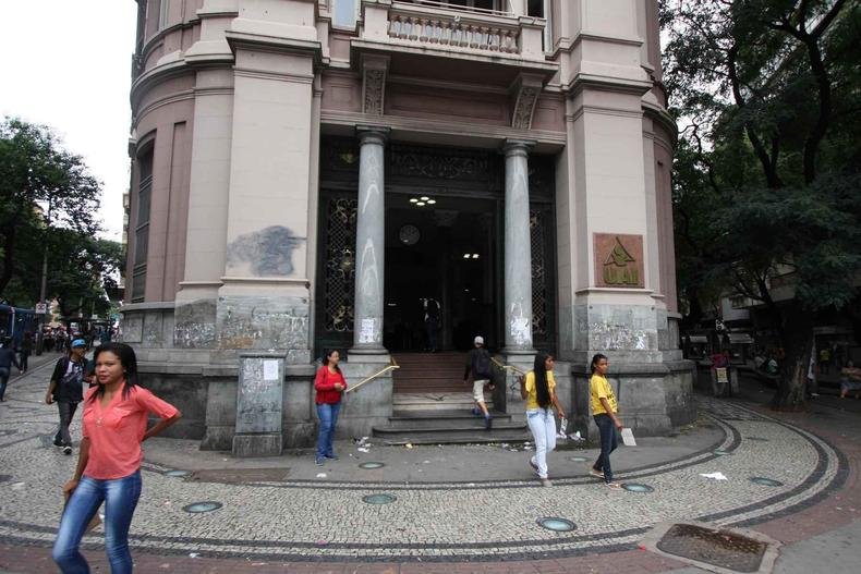 fachada do UAI Pra�a sete 