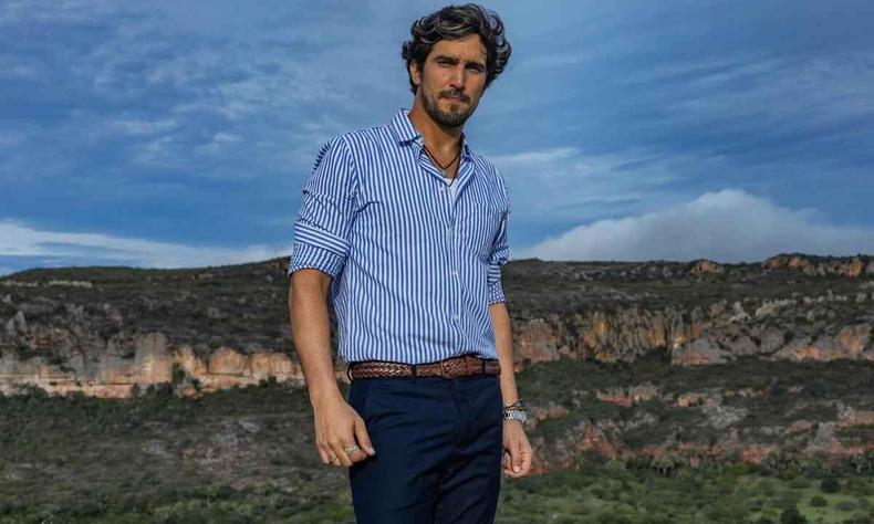 Ator Renato Góes em cena da novela Mar do sertão