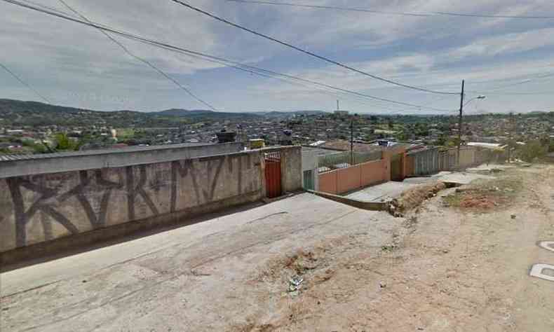 Apreenso e priso aconteceram na Rua Quarenta e Trs, no Bairro Florena, em Ribeiro das Neves(foto: Reproduo/Google Street View)