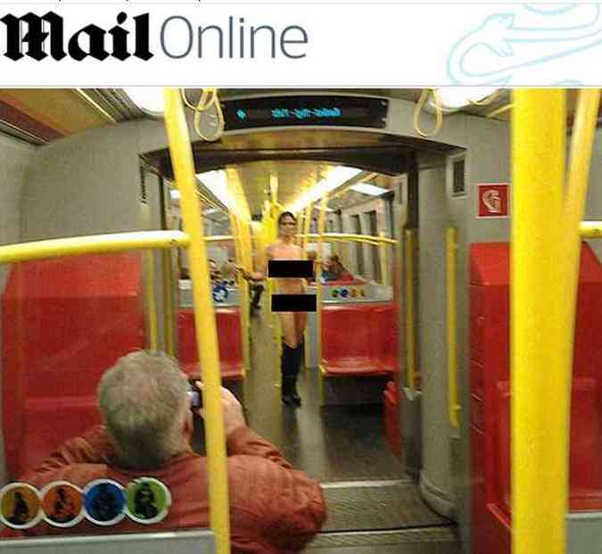 A moa desinibida no se importou em ser filmada e fotografada pelos passageiros(foto: Daily Mail/Reproduo)