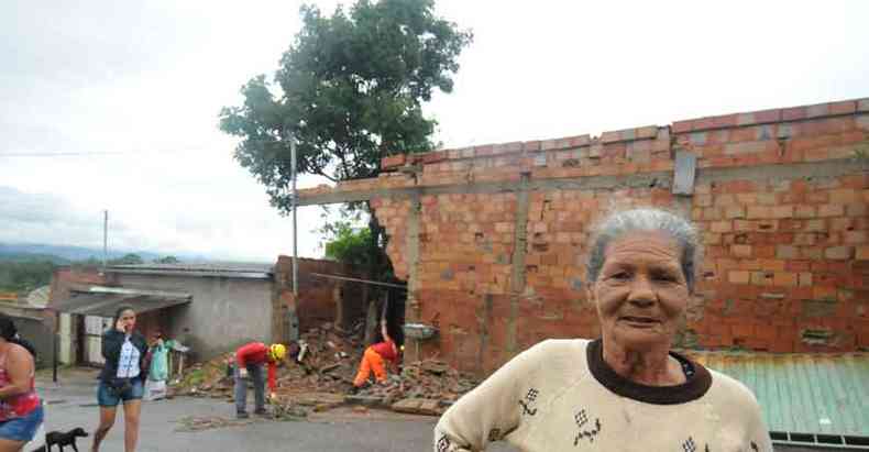 Marlene Lacerda se salvou porque se levantou do local onde estava sentada minutos antes do desabamento de muro