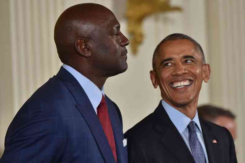 O astro do basquete Michael Jordan e o presidente Barack Obama (foto: AFP / Nicholas Kamm)