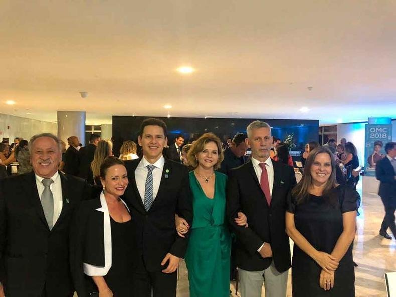 Antonio Mazzafera, CEO da Fera Hot�is, acompanhado dos pais, Maria Ant�nia e Ant�nio Mazzafera, da diretora de rela��es p�blicas do Fera Palace Hotel, Regininha Mendes, de Marcelo e Beatriz Faria Lima, s�cios do Fera e donos da Metalfrio e Restoque(foto: Acervo pessoal)