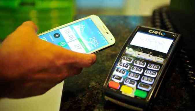 Chega ao Brasil tecnologia que permite o pagamento de compras em lojas fsicas por meio de smartphones(foto: Marcello Casal Jr/Agncia Brasil)