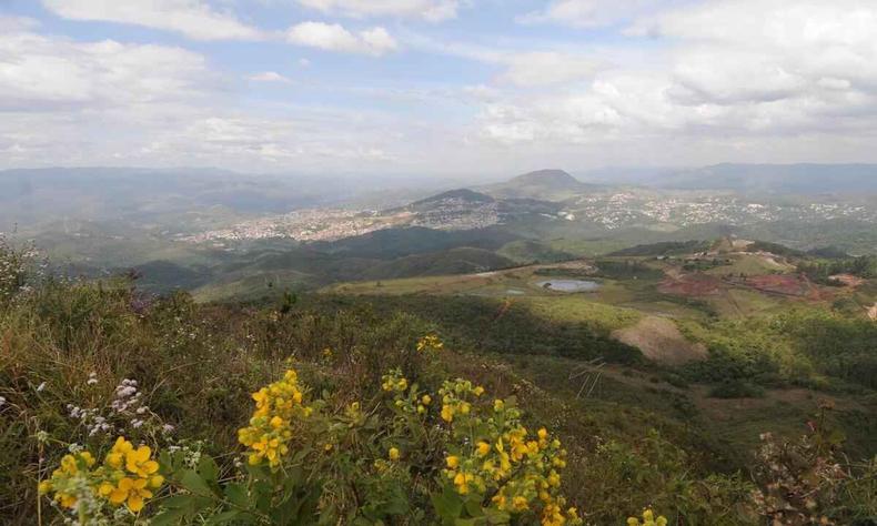 Área da Serra do Curral onde o empreendimento da Tamisa foi licenciado pelos órgãos ambientais de Minas(foto: Leandro Couri/EM/D.A Press) Ponto da Serra do Curral onde será instalada a mineração da Tamisa