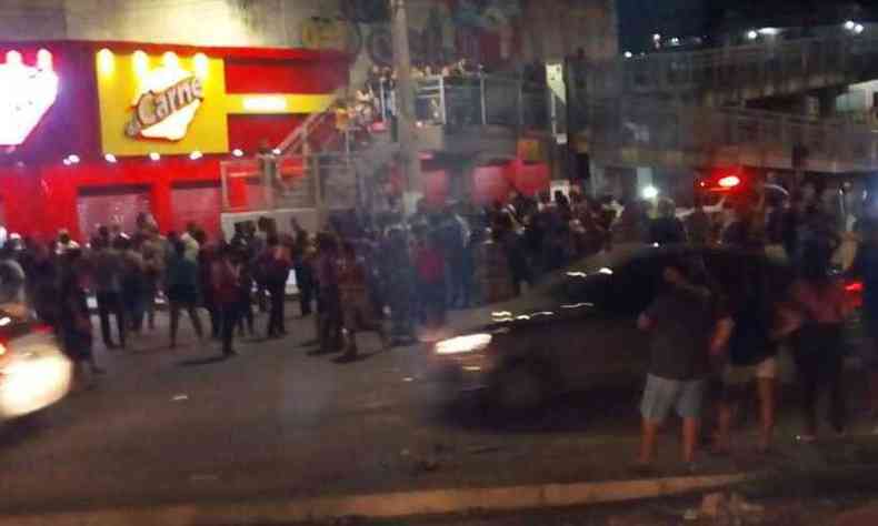 Manifestantes voltaram a ocupar a Via 240, prximo  Avenida Cristiano Machado, em BH(foto: Reproduo/Whatsapp)