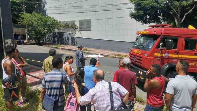 Acidente fechou a Rua do Ouro, no Bairro Serra, na Regio Centro-Sul de BHBenny Cohen/EM/D.A.Press