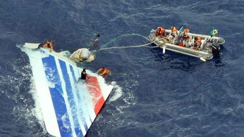 Barco salva sobreviventes da trag�dia no voo Rio-Paris, ocorrido h� 13 anos