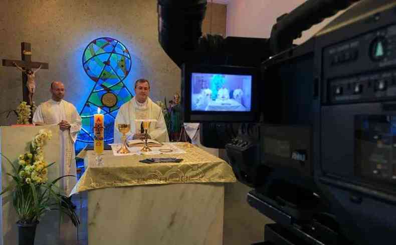 Tradicional Missa do Trabalhador, em Contagem, foi transmitida pela TV e internet(foto: Thais Milani/Arquidiocese de BH/Divulgao)