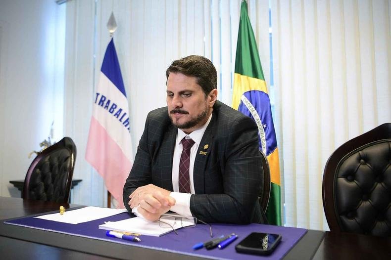 Senador Marcos do Val (Podemos-ES) concede entrevista em seu gabinete no Senado Federal 