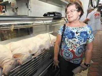 Assustada com as remarcações no varejo, Maria Teresa já decidiu que quem manda é o orçamento(foto: Cristina Horta/EM/D.A Press) Assustada com as remarcações no varejo, Maria Teresa já decidiu que quem manda é o orçamento(foto: Cristina Horta/EM/D.A Press)