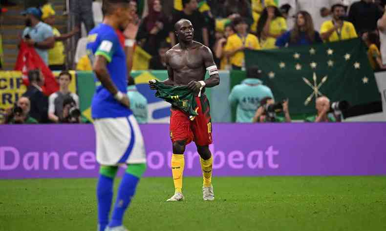 Aboubakar, atacante de Camares, comemora gol contra o Brasil