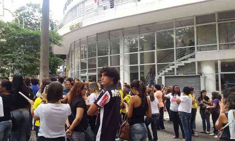 Aps o tumulto, manifestantes foram para a Rua Gois(foto: Gladyston Rodrigues/EM/DA Press)