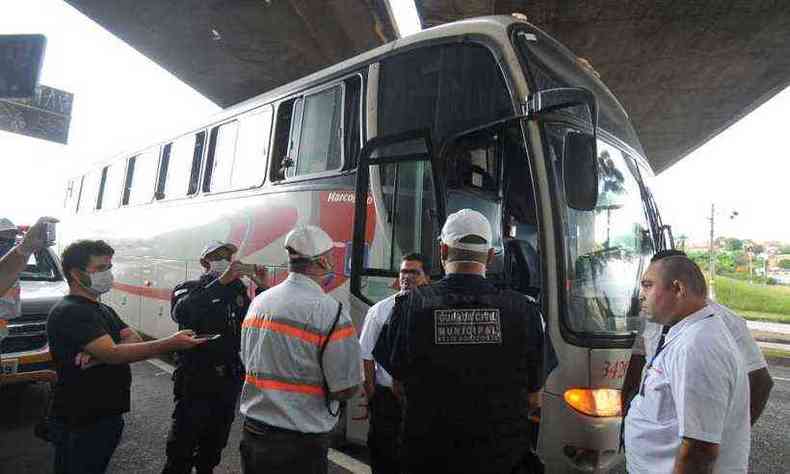 nibus da Viao Presidente foi impedido de desembarcar passageiros nessa quarta em BH(foto: Alexandre Guzanshe/EM/D.A Press)