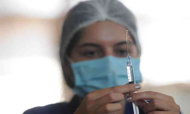 Vacinao contra a covid-19 em adolescentes com 17 anos