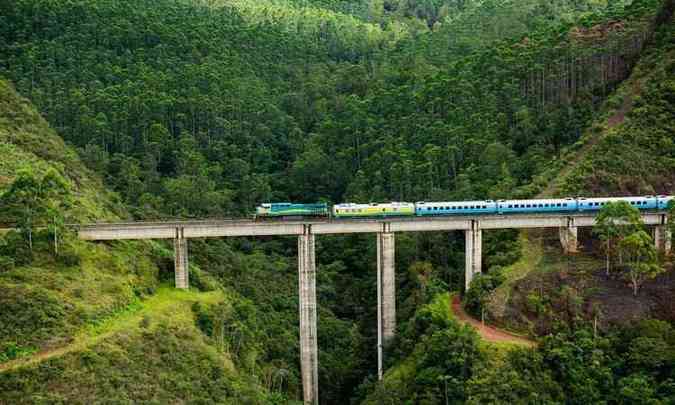 Trem que liga Minas Gerais ao Esprito Santo ter as viagens suspensas nesta quinta-feira (30/04)(foto: Mosaico Imagem/Vale/Divulgao)
