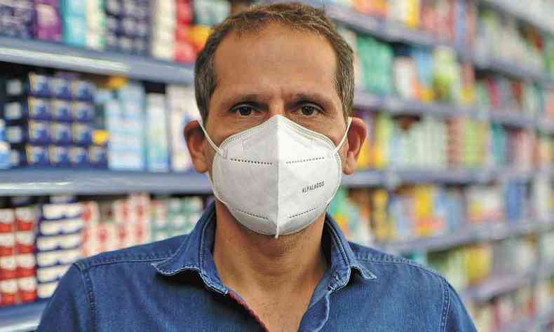 Belo Horizonte - MG. Farmacutico Carlos Eduardo de Souza fala sobre falta de medicamentos