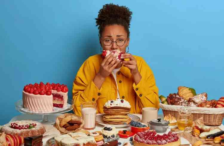 Adultos que consumem alimentos ultraprocessados apresentam risco de desenvolver depressão ao longo do tempo