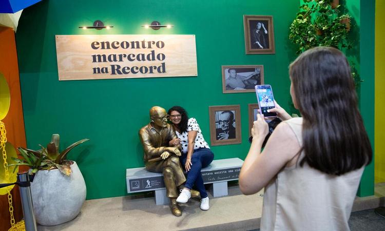 estande da Record na Bienal do Livro