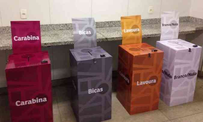 Quatro urnas foram instaladas em local de acesso restrito no perodo da votao(foto: Alusio Carvalho/Samarco/Divulgao)