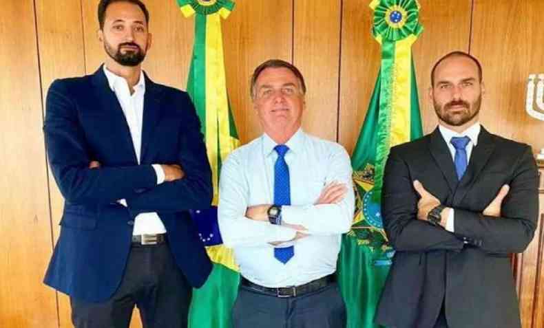 Maurcio ao lado de Jair Bolsonaro e Eduardo Bolsonaro