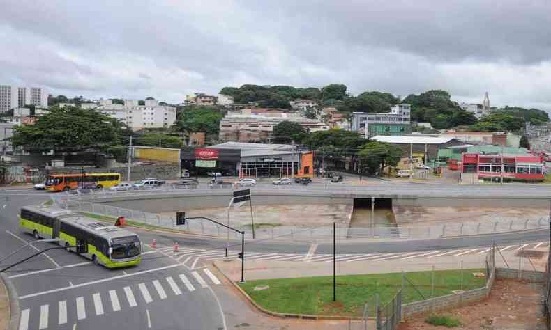 Bacia de Conteno de gua na Avenida Vilarinho