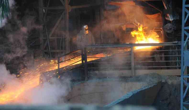 Industria de ferro-gusa em Minas Gerais. Na foto, gerais das siderurgicas de ferro-gusa na cidade de Sete Lagoas. 