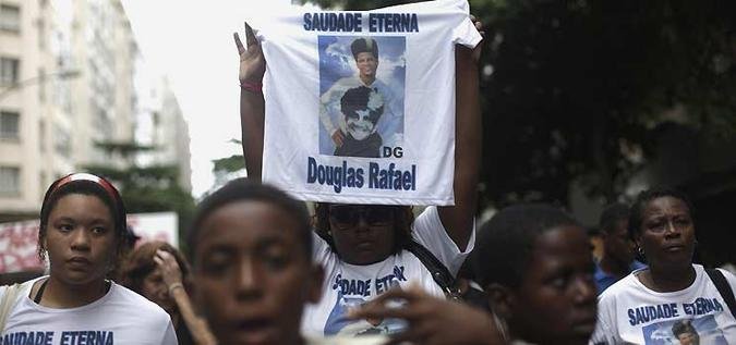 Assassinato de Douglas Rafael da Silva Pereira motivou uma onda de protestos no Rio de Janeiro(foto: Ricardo Moraes/Reuters)
