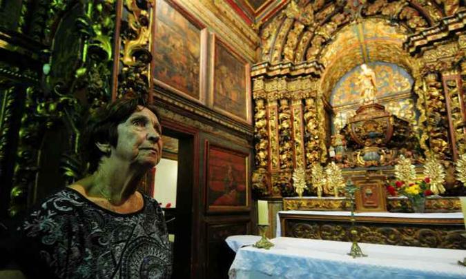 A zeladora Maria da Conceição questiona: A zeladora Maria da Conceição questiona: