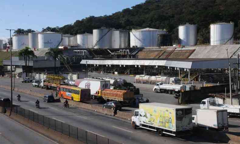 Greve dos caminhoneiros deixou clara a fora de um movimento que espera definio sobre a nova tabela e o pagamento dos fretes (foto: Paulo Filgueiras/EM/DA Press -24/5/18)