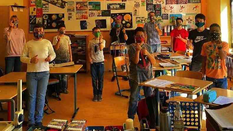 As mscaras coloridas dos alunos de Waldhausschule, na Alemanha(foto: BBC)