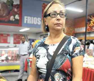 Ana Leonor passou a ir ao supermercados todos os dias e substitui produtos por outros mais em conta(foto: Tlio Santos/EM/D.A Press)