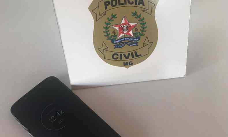 Celular do suspeito foi apreendido para percia como parte das investigaes(foto: Polcia Civil/Divulgao)