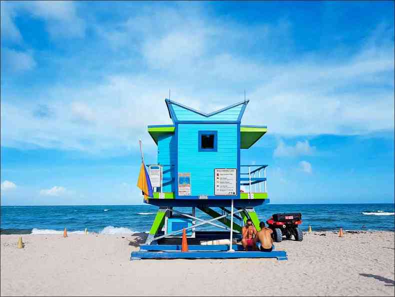 Casinha de madeira colorida dos salva-vidas  marca registrada de Miami(foto: marden couto/tm/divulgao)