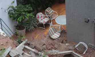 Moradores foram retirados dos apartamentos e no incio da noite tiveram permisso para voltar(foto: Leandro Couri/EM/DA Press)