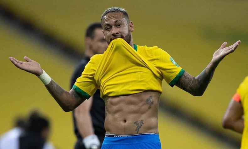 Neymar com os braos abertos em duelo contra o Peru, pelas Eliminatrias
