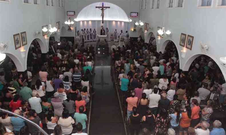 Cerimnia ser presidida pelo bispo auxiliar da Arquidiocese de Belo Horizonte, dom Vicente Ferreira e concelebrada pelo titular da Parquia So Sebastio, padre Ren Lopes(foto: Jair Amaral/EM/D.A. Press)