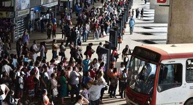 Rodovi�rios do DF continuam negociando com empres�rios e representantes do governo e fazem assembleia neste domingo (foto: Ag�ncia Brasil/Arquivo)