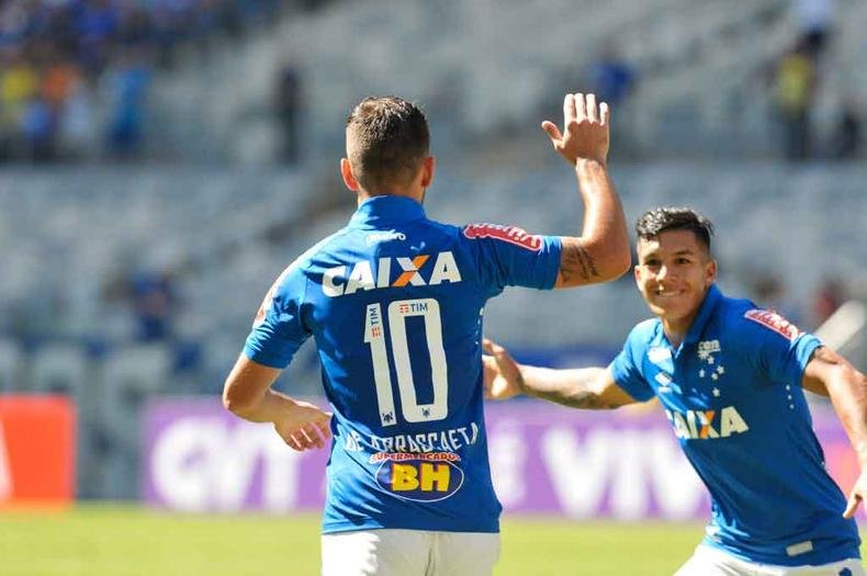 Perto de dar adeus ao Cruzeiro, De Arrascaeta tem recebido mensagens nada agrad�veis de torcedores celestes pelas redes sociais, o que teria levado o jogador �s l�grimas, segundo testemunhas que participaram das reuni�es em Montevid�u(foto: Rodrigo Clemente/EM %u2013 3/7/16)