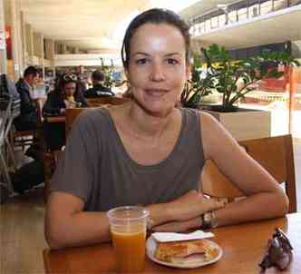 Ana Paula de Oliveira, , professora que pagou R$ 20 pelo lanche(foto: Edesio Ferreira/EM/D.A Press)