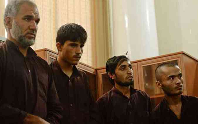 Da esquerda para direita: Azizullah, Samiullah, Mustafa e Jamil, quatro dos sete condenados(foto: AFP PHOTO/SHAH Marai )