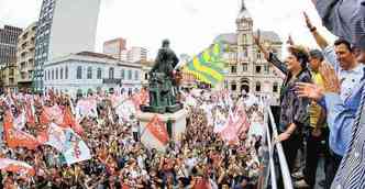 Presidente Dilma fez discurso em praa de Curitiba e em Florianpolis, na Regio Sul ontem, onde perdeu no primeiro turno (foto: ICHIRO GUERRA)
