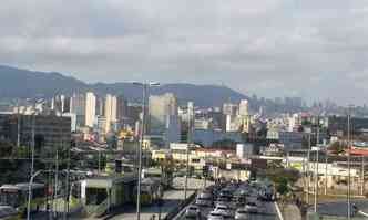 Cu parcialmente nublado predomina em BH. Na foto, Av. Antnio Carlos, no Bairro Lagoinha(foto: Paulo Filgueiras/EM/Press)