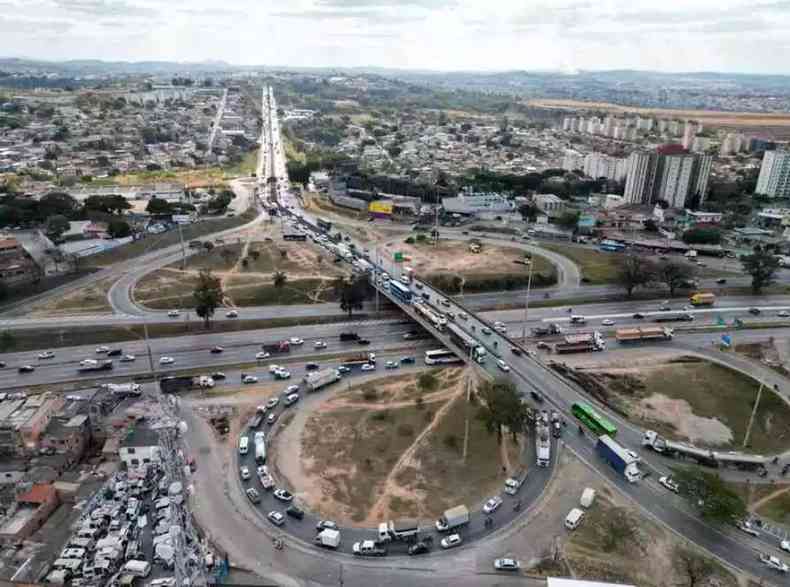 Vista area do Anel Rodovirio com a BR-040: trecho recebe trfego de vrias regies e  um dos problemas do trnsito da capital 