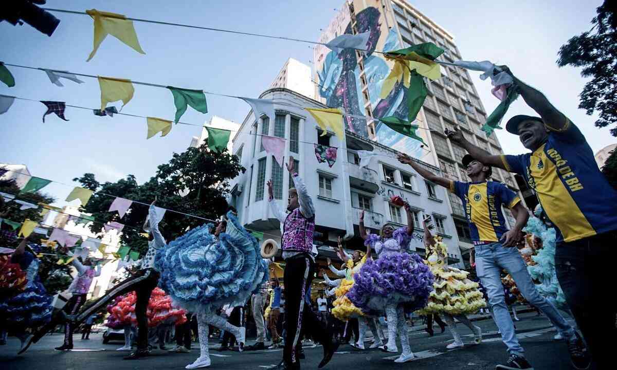 17/06 - SÁBADO TEM MEGA FESTA JUNINA